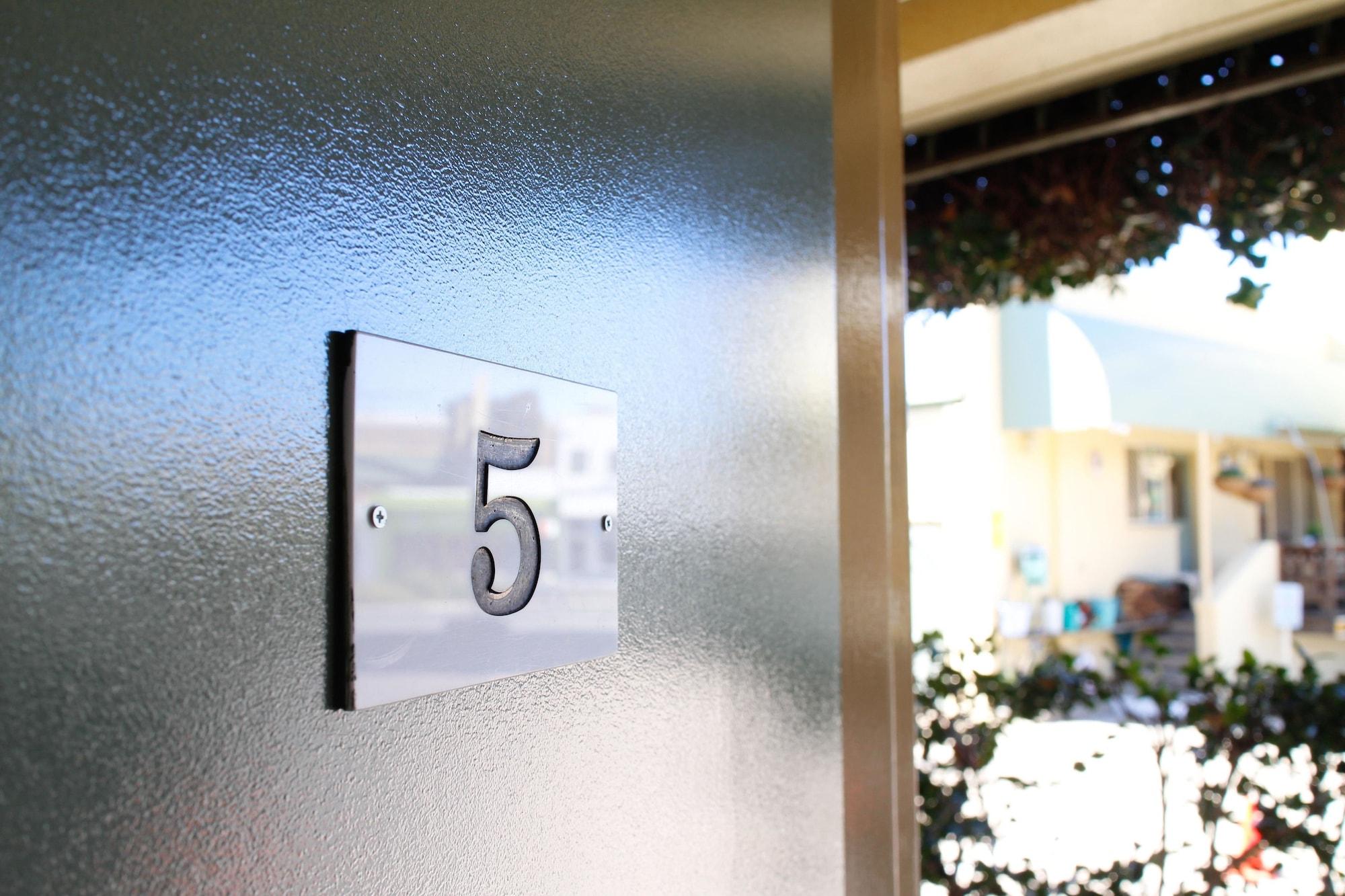 Mid City Motor Inn קווינביאן מראה חיצוני תמונה