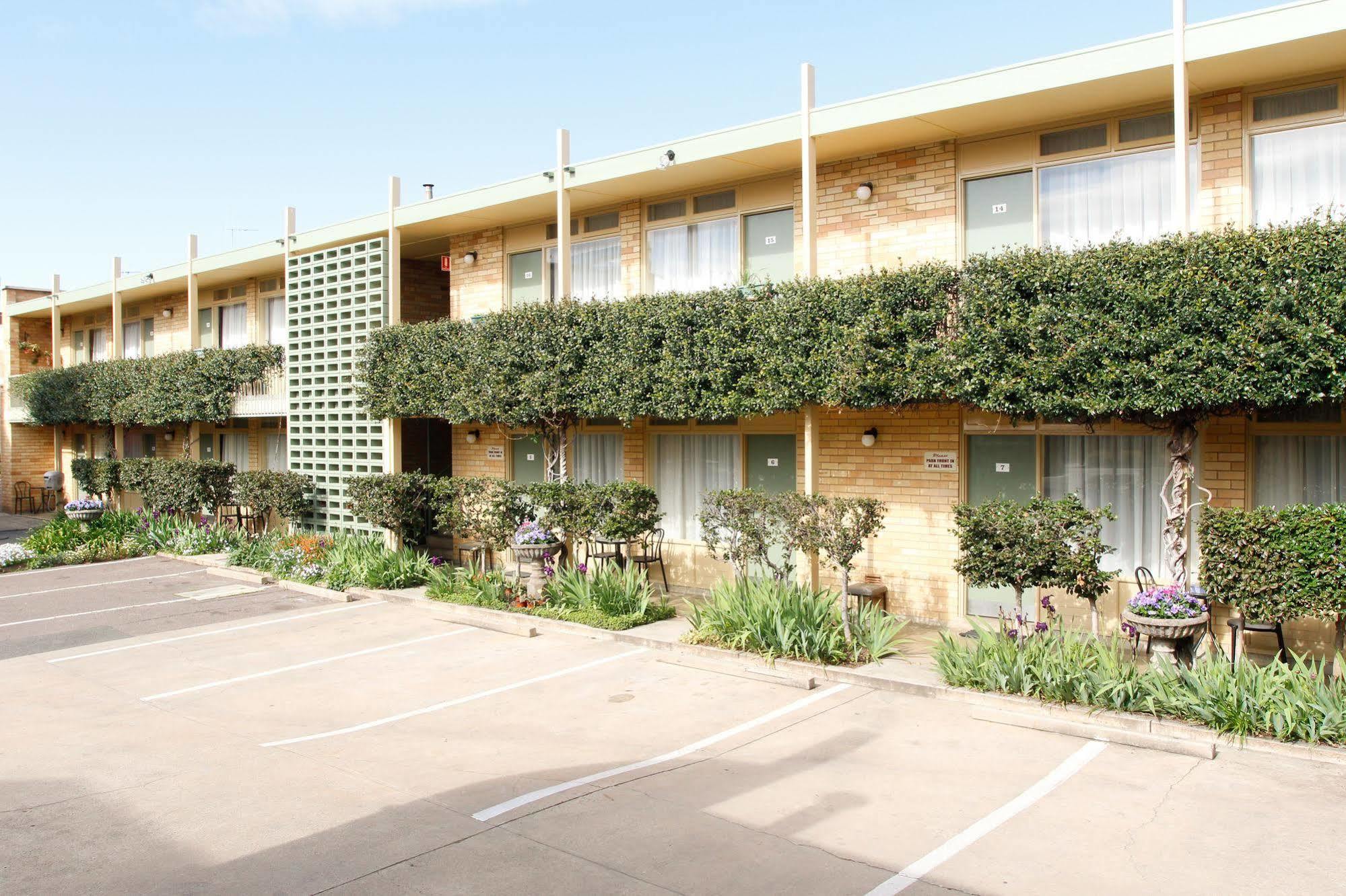 Mid City Motor Inn קווינביאן מראה חיצוני תמונה